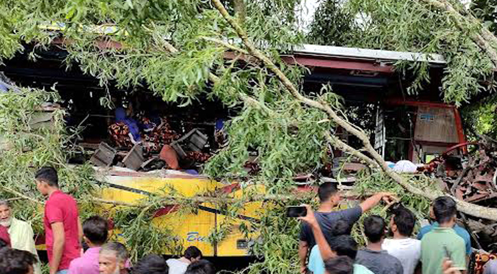 গোপালগঞ্জে বাস-ট্রাক সংঘর্ষে নিহত ৫