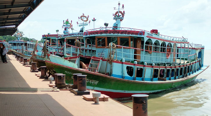 ৪৬ ঘণ্টা পর পাটুরিয়া-দৌলতদিয়া নৌরুটে লঞ্চ চলাচল স্বাভাবিক 