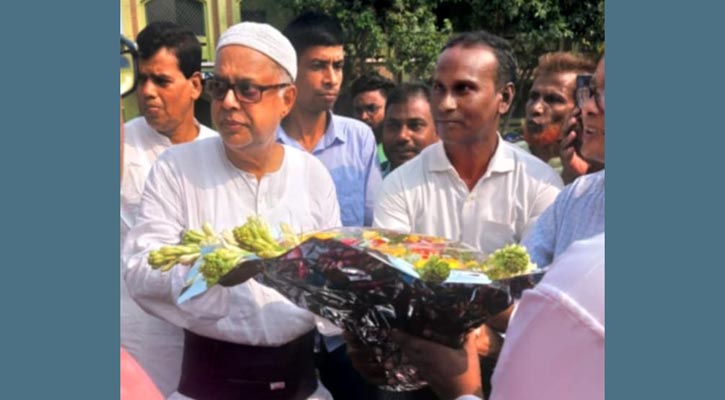 এক যুগ পর নিজের প্রতিষ্ঠিত শিক্ষাপ্রতিষ্ঠান পরিদর্শনে টুকু 