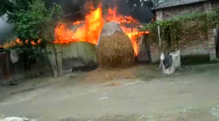 গাইবান্ধায় এক পরিবারের সর্বস্ব আগুনে পুড়ে ছাই