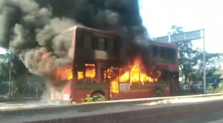 কুড়িল বিশ্বরোডে বিআরটিসি বাসের আগুন নিয়ন্ত্রণে