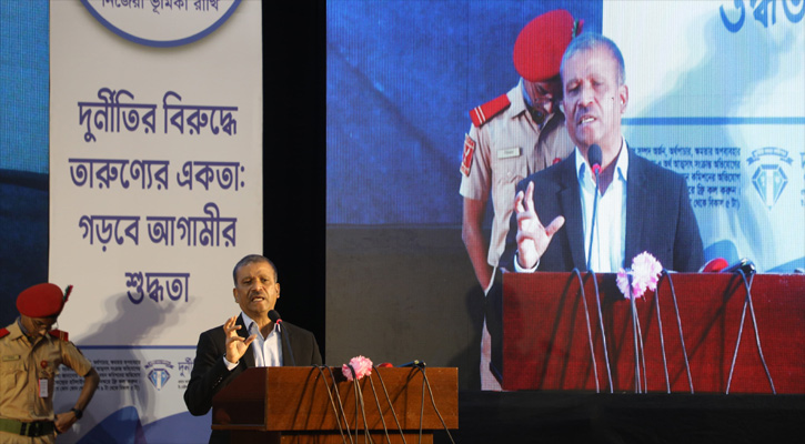 দুদক-বিচার বিভাগ হাসিনার দাসে পরিণত হয়েছিল: আসিফ নজরুল 