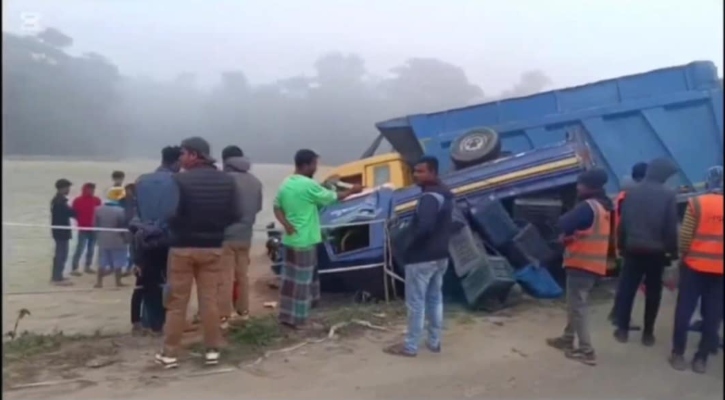 বিজয়নগরে ট্রাক-মাইক্রোবাস-পিকআপ ভ্যানের সংঘর্ষে শিশুসহ নিহত ৩