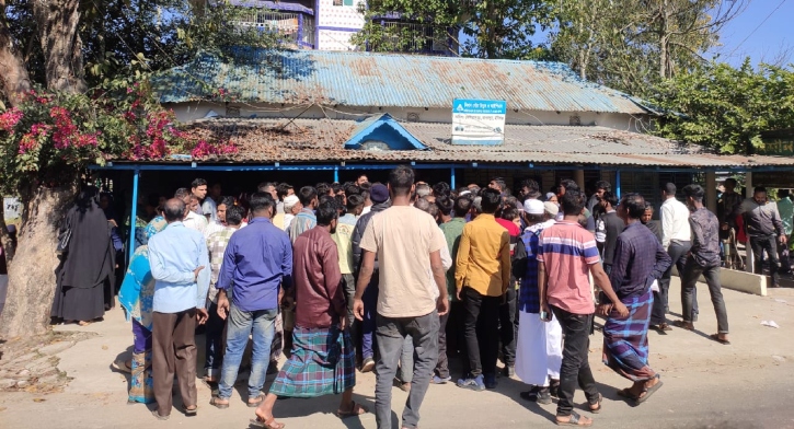 অর্থ আত্মসাতের অভিযোগ, তিন এনজিও কর্মকর্তার পাসপোর্ট পুলিশ হেফাজতে
 