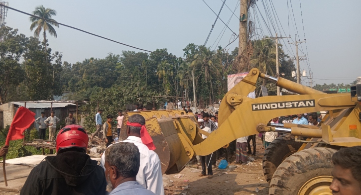 লক্ষ্মীপুরে অবৈধ দখলদারদের কবল থেকে ১০ কোটি টাকার জমি উদ্ধার 